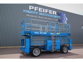 Scissor lift GENIE