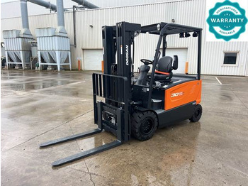 Electric forklift DOOSAN