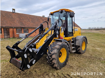 Wheel loader JCB