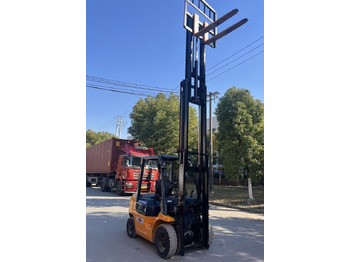 Diesel forklift TOYOTA