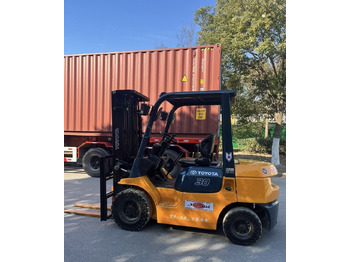 Diesel forklift Toyota FD30: picture 3