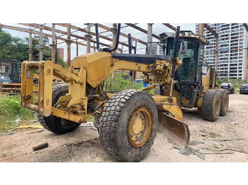 Grader CATERPILLAR 140M