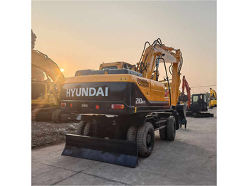 Wheel excavator HYUNDAI