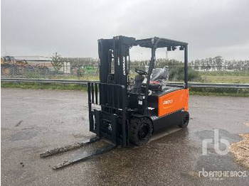 Electric forklift DOOSAN