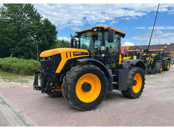 Farm tractor JCB Fastrac 4220