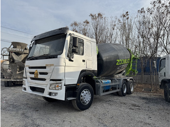 Concrete mixer truck SINOTRUK HOWO