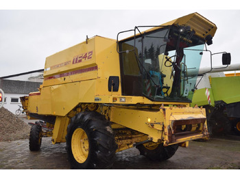 Combine harvester NEW HOLLAND