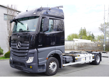 Cab chassis truck MERCEDES-BENZ Actros 1840