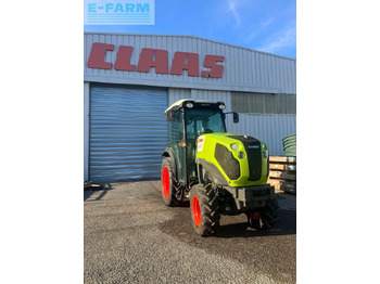 Farm tractor CLAAS Nexos 220