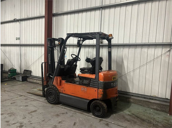 Electric forklift Toyota 7FBMF25: picture 3