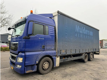 Curtainsider truck MAN TGX 26.400