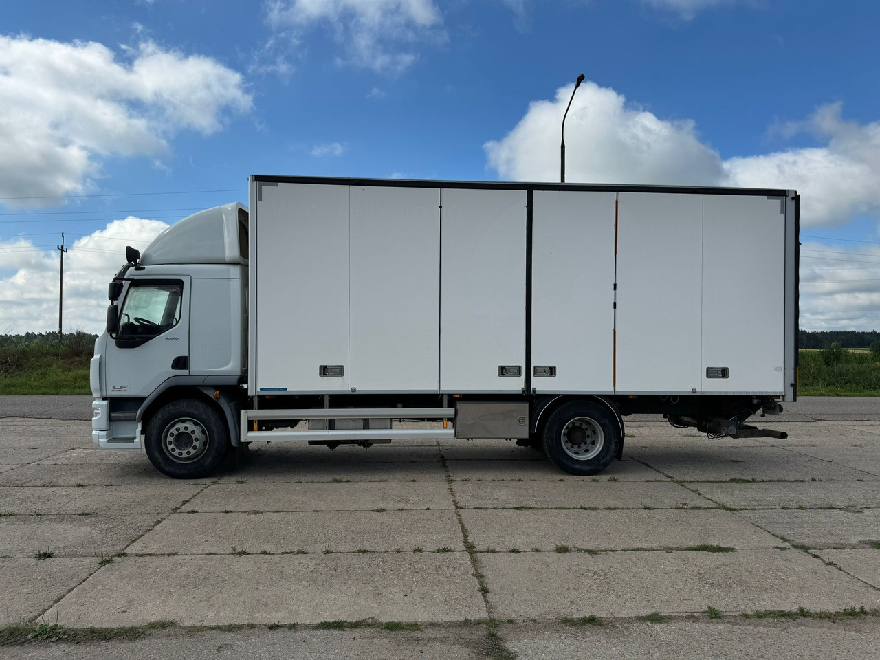 Box truck DAF LF280: picture 7