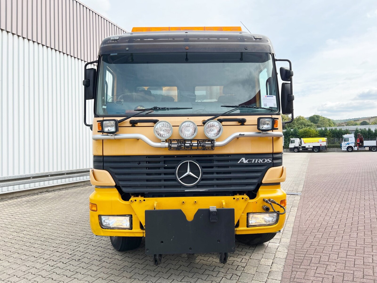 Mercedes-Benz Actros 3243 K 8x4/4 Actros 3243 K 8x4/4, Müller Saug- und Spülwagen ca. 17m³, Rechtslenker on lease Mercedes-Benz Actros 3243 K 8x4/4 Actros 3243 K 8x4/4, Müller Saug- und Spülwagen ca. 17m³, Rechtslenker: picture 9