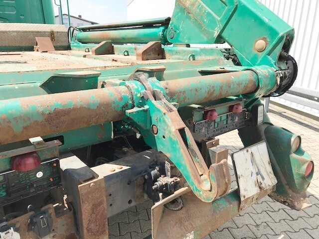 Skip loader truck Scania R420 6x2/4 R420 6x2/4 Vorlauflenk-/Liftachse: picture 14