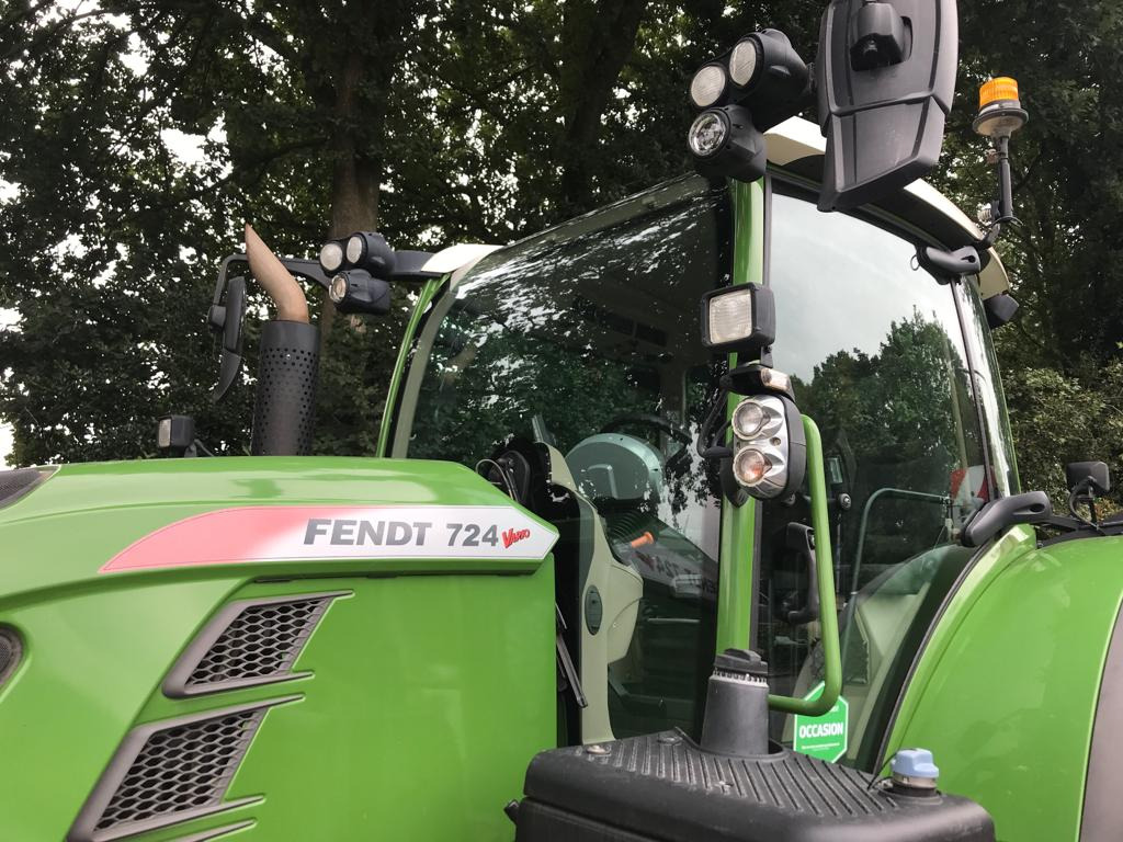 Farm tractor Fendt 724 Vario S4 ProfiPlus: picture 21