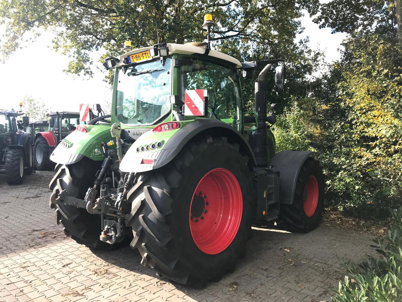 Farm tractor Fendt 724 Vario S4 ProfiPlus: picture 13