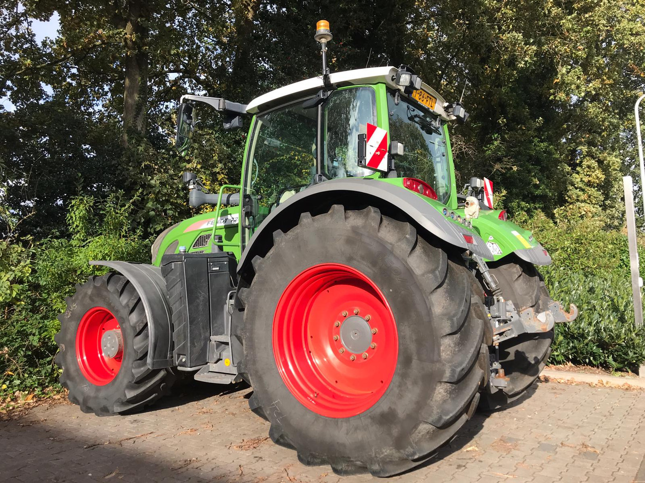 Farm tractor Fendt 724 Vario S4 ProfiPlus: picture 12