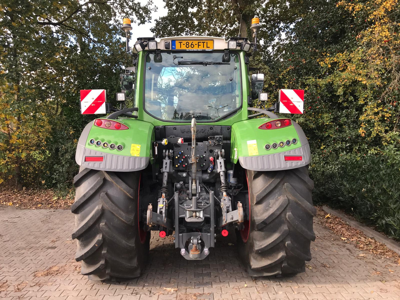 Farm tractor Fendt 724 Vario S4 ProfiPlus: picture 14