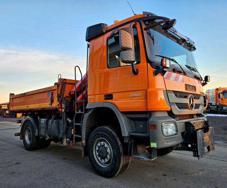 Tipper, Crane truck Mercedes-Benz Actros 2241 4x4 MP3 Palfinger Funk Kran Euro5: picture 13