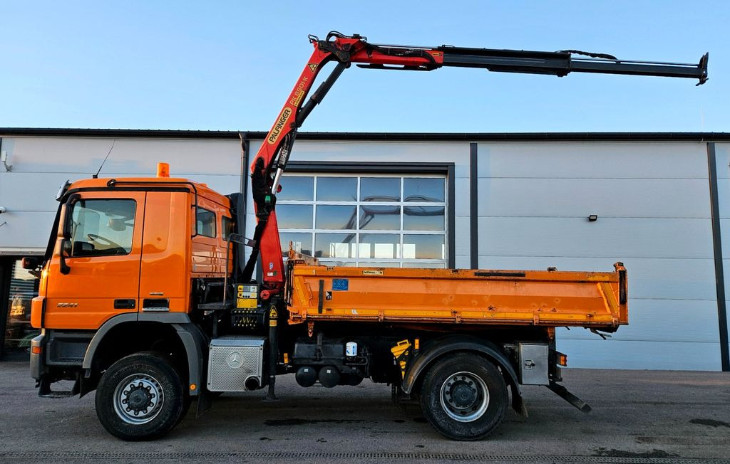 Tipper, Crane truck Mercedes-Benz Actros 2241 4x4 MP3 Palfinger Funk Kran Euro5: picture 7