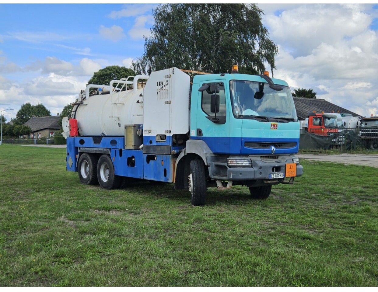 Tank truck Renault Kerax 420 6x4 Vacuum and P|ressure Truck Manual gearbox: picture 7