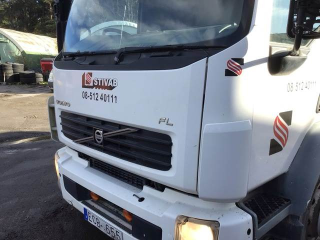 Road sweeper Volvo FL 240: picture 18