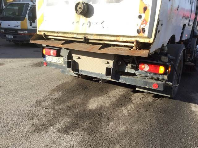 Road sweeper Volvo FL 240: picture 22