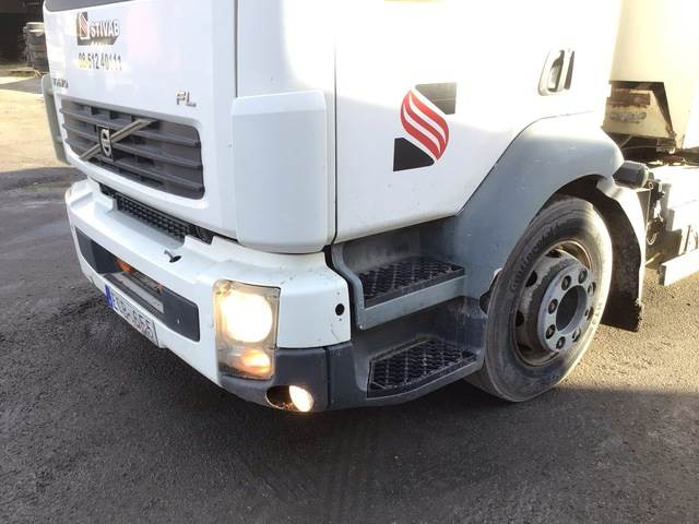 Road sweeper Volvo FL 240: picture 20