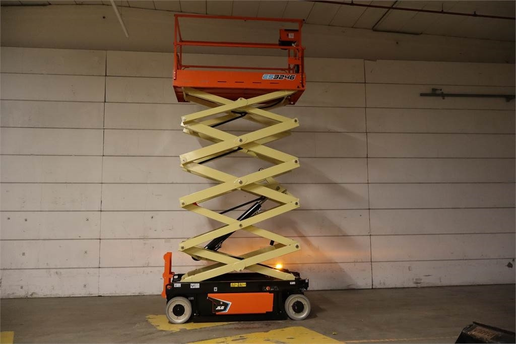 Scissor lift JLG 3246ES: picture 6