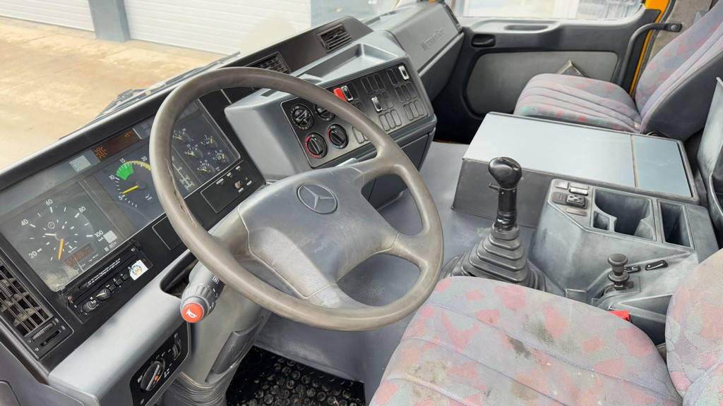 Cab chassis truck Mercedes-Benz Actros 3331 6x4 chassis - air condition: picture 22