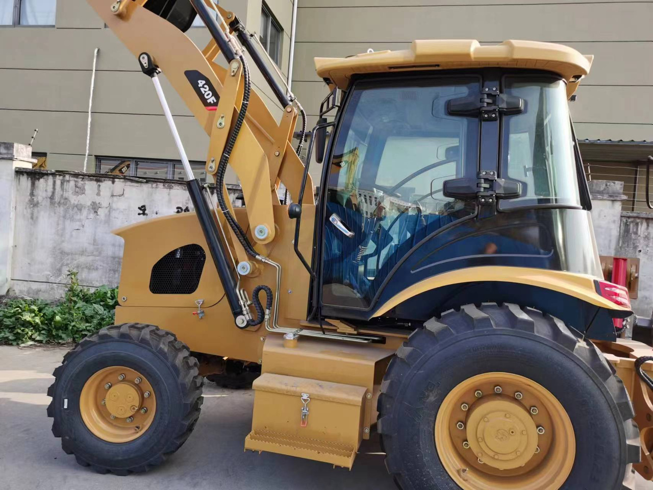 Backhoe loader CATERPILLAR 420F: picture 9