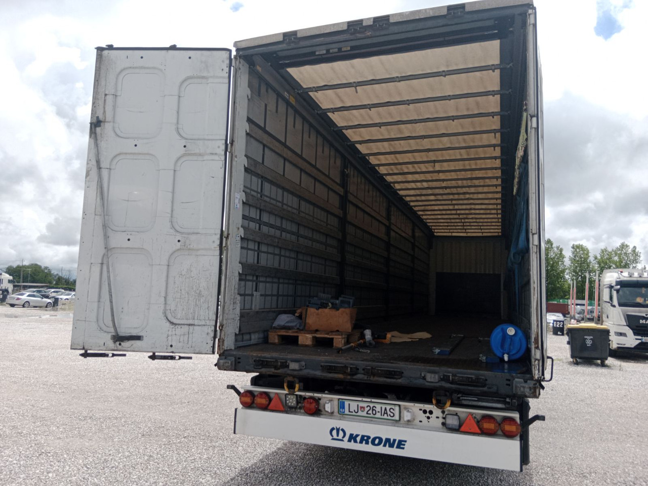 New Curtainsider semi-trailer KRONE: picture 8