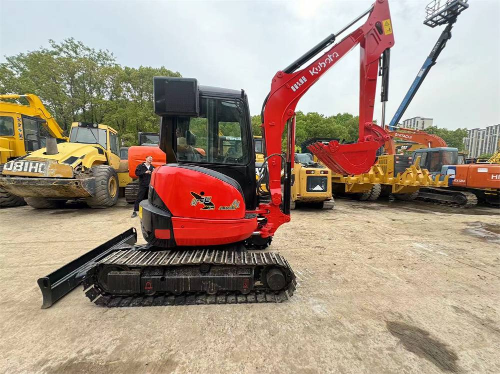 Mini excavator Kubota U 35-3: picture 1