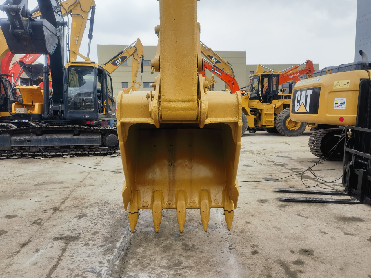 Crawler excavator CAT 330D2L Excavator: picture 6