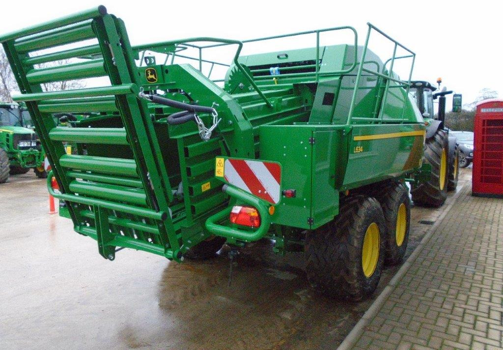 New Square baler John Deere L634: picture 6