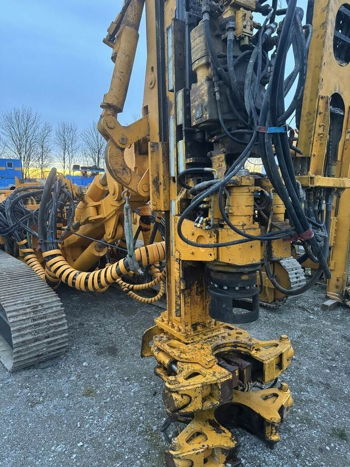 Drilling rig Klemm KR 806-3D with Double Rotary Head: picture 18