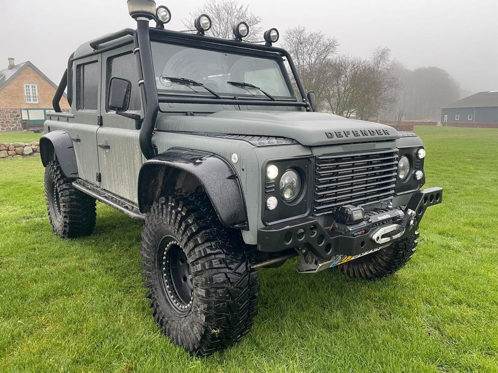SUV Land Rover Defender 110 2.5: picture 7