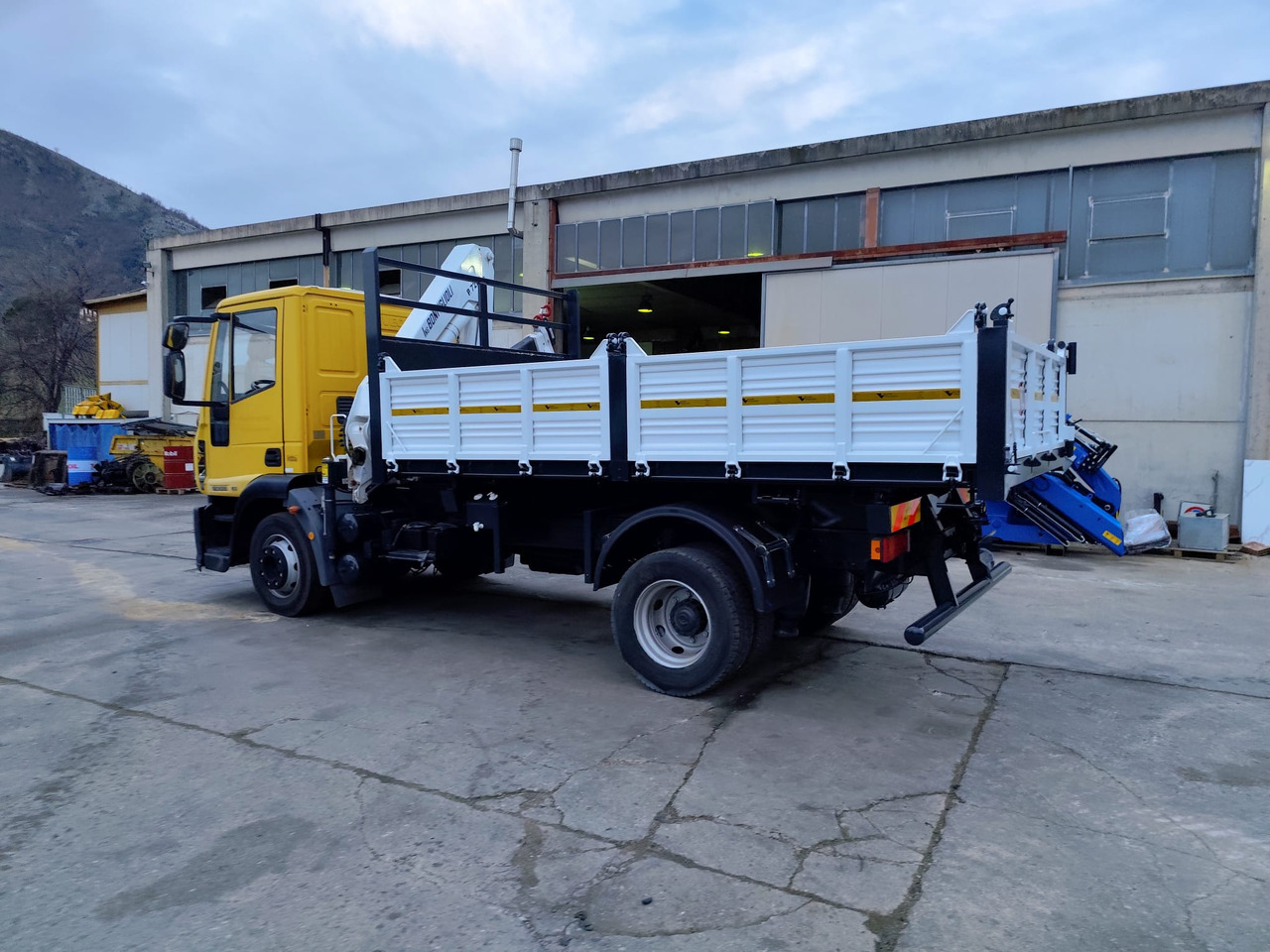 Crane truck IVECO EUROCARGO 120E28P: picture 35