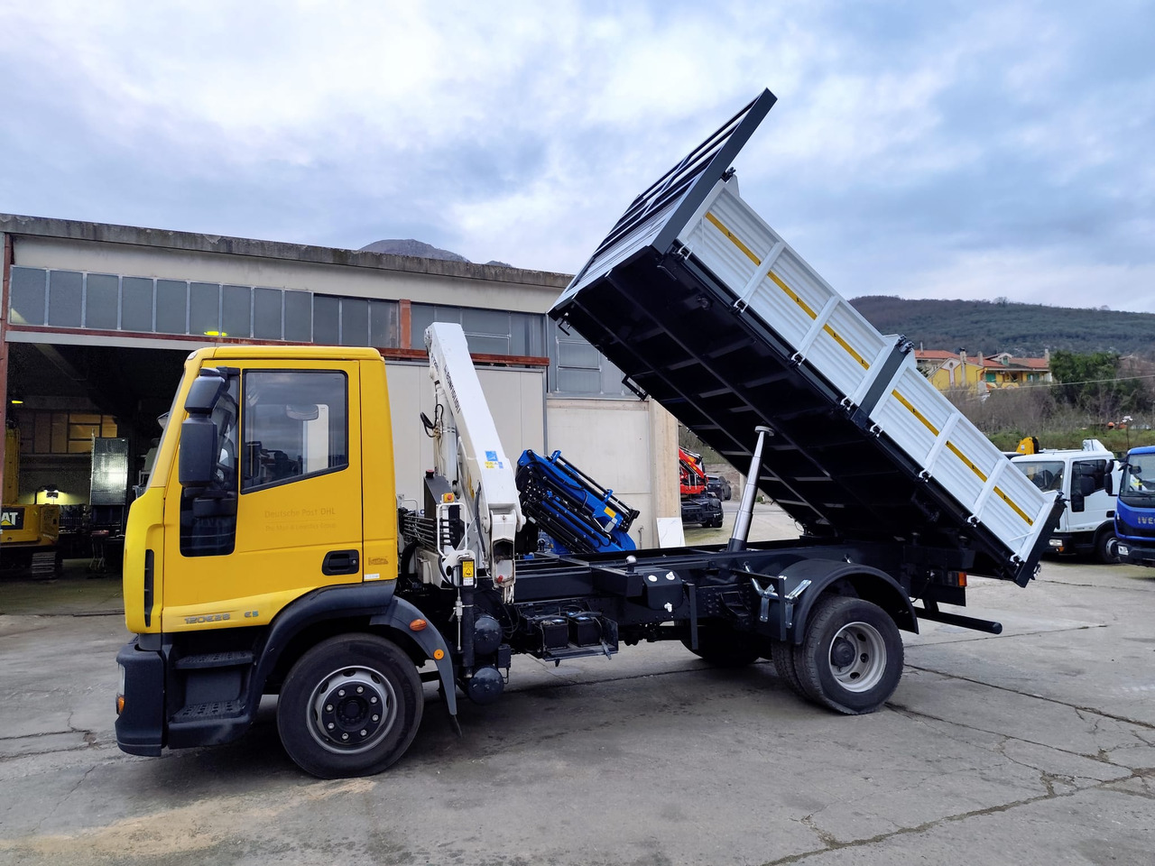 Crane truck IVECO EUROCARGO 120E28P: picture 17