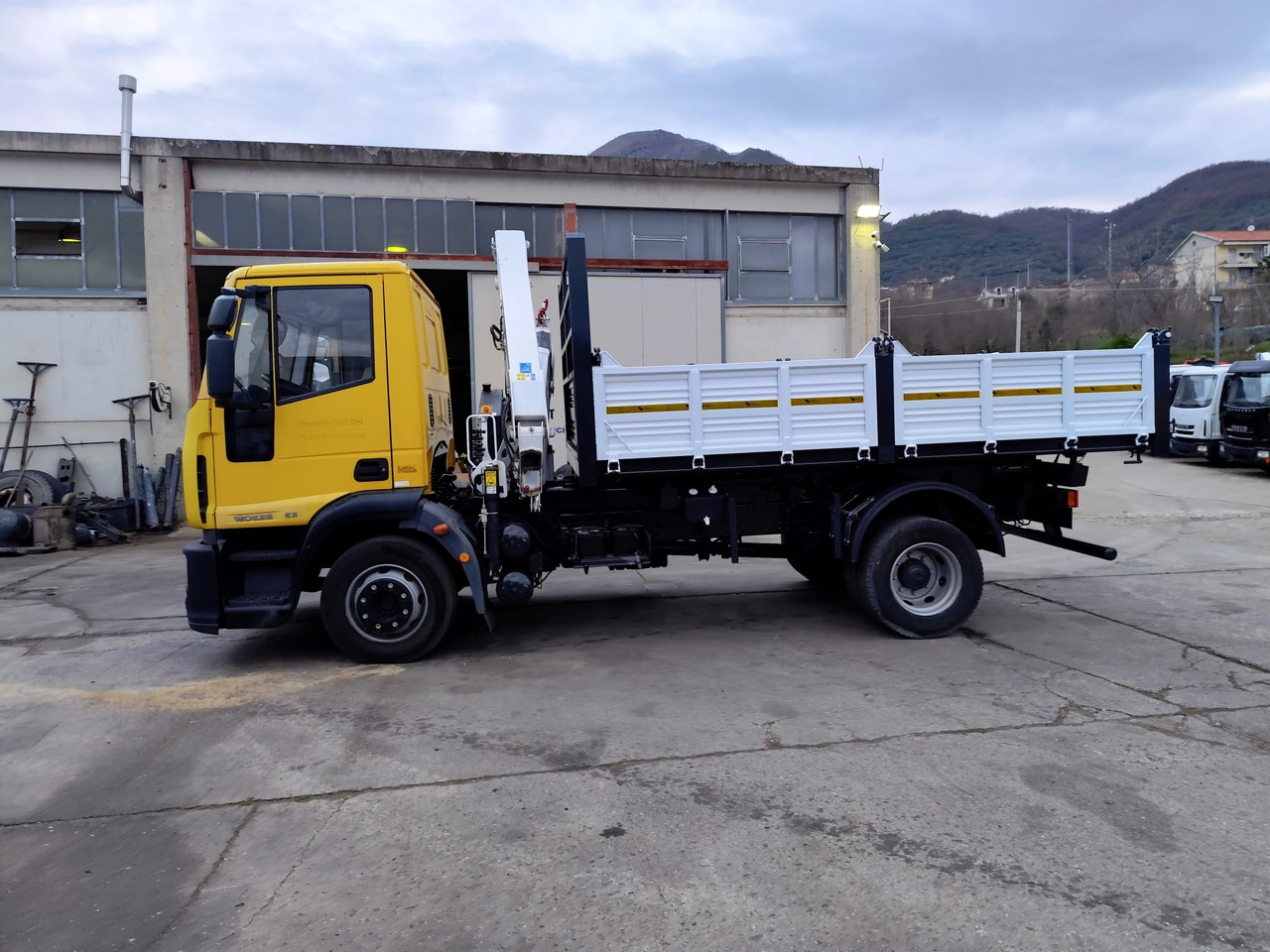 Crane truck IVECO EUROCARGO 120E28P: picture 33