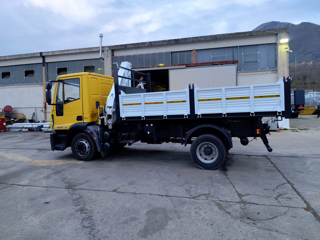 Crane truck IVECO EUROCARGO 120E28P: picture 34