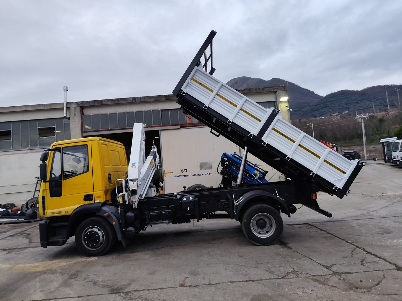 Crane truck IVECO EUROCARGO 120E28P: picture 16