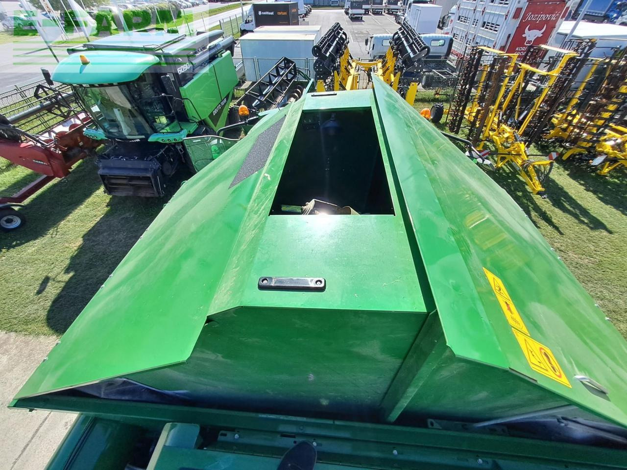 Combine harvester John Deere W650: picture 14