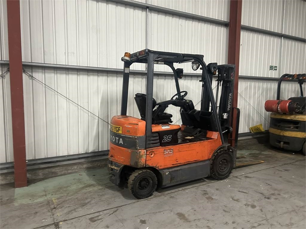 Electric forklift Toyota 7FBMF25: picture 6