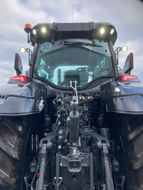 Farm tractor Valtra Q265: picture 11