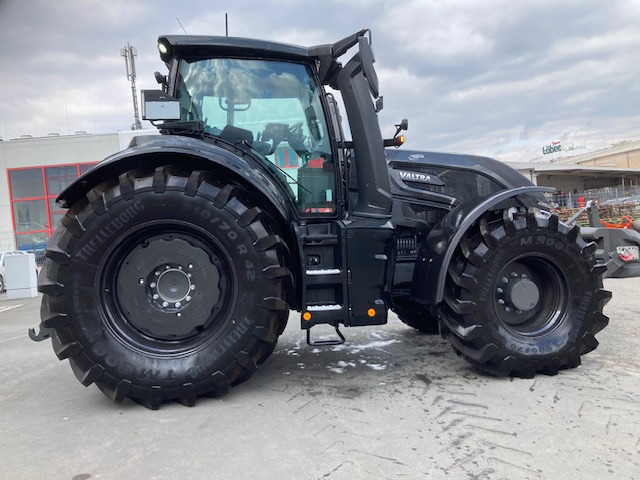 Farm tractor Valtra Q265: picture 14