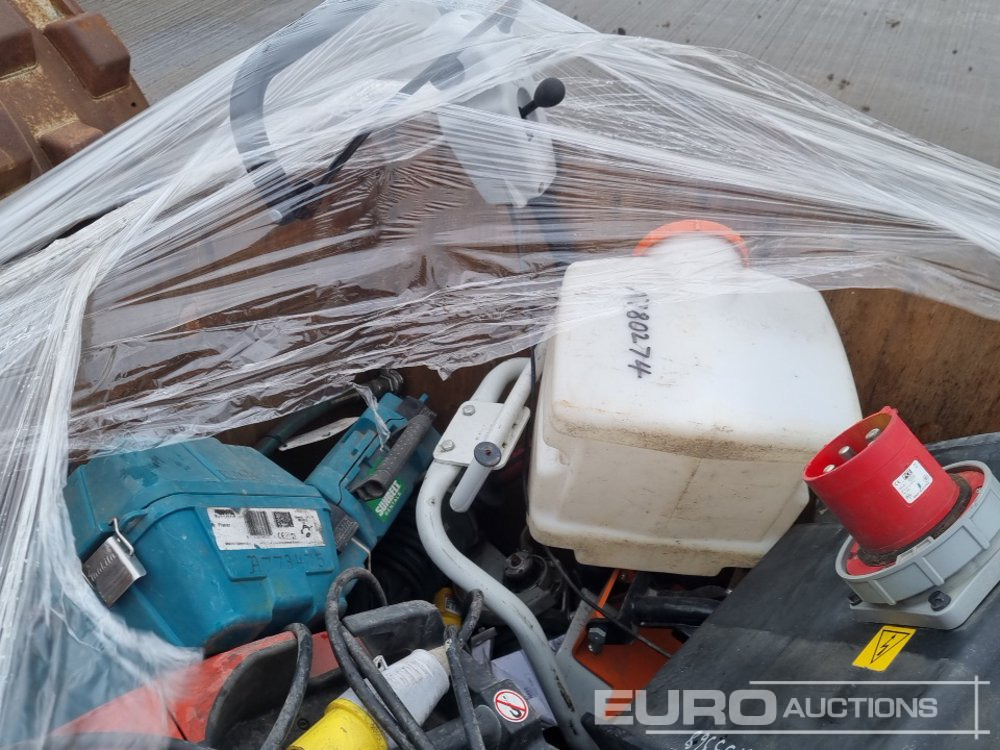 Construction equipment Makita 110 Volt Jigsaw, 110 Volt Planer, Hilti 110 Volt Vacuum , 240 Volt Distribution Box, 415 Volt Distribution Box, Quick Cut Saw Trolley, Metabo 110 Volt Grider (2 of), Hilti WSJ 850 110 Volt Jigs: picture 6