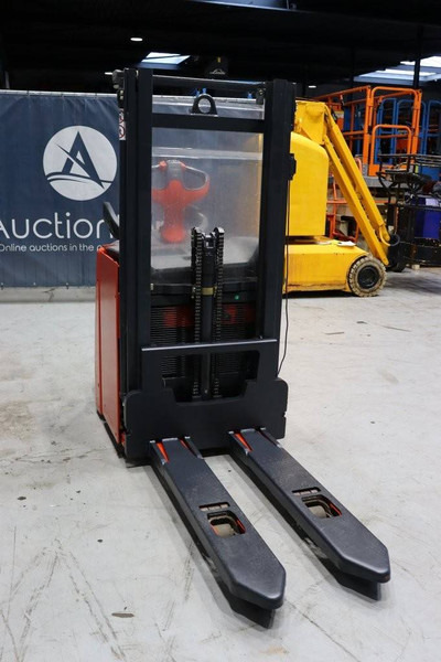 Stacker Fenwick-Linde L16 AP: picture 6