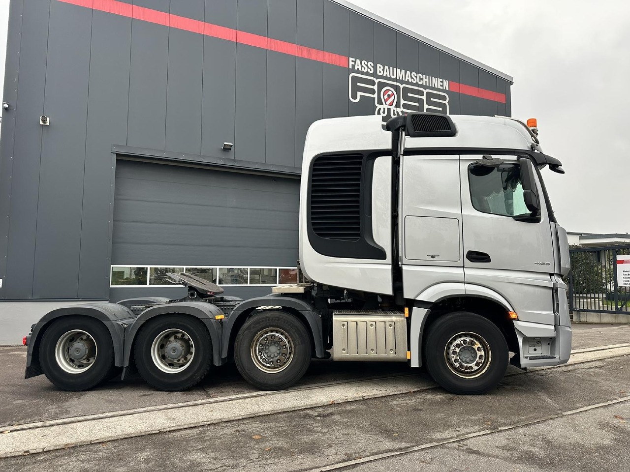 Tractor unit Mercedes Benz Actros 4158 SLT 8x4 (ZGG 155 t): picture 6